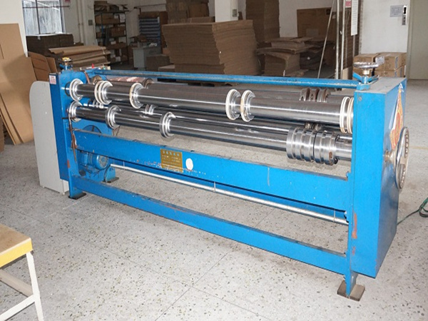 銘燊紙箱廠3米分紙機(jī)